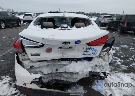 2018 Kia Forte Lx z USA, uszkodzony, nr VIN 3KPFK4A78JE275454